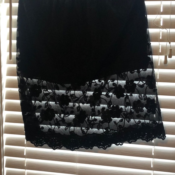Lace Skirt/Colour Black - Picture 6 of 7